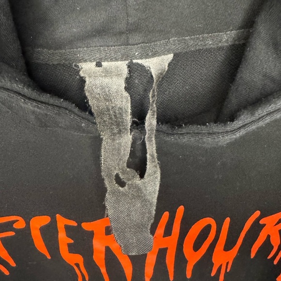 Vlone Men's Red and Black Hoodie siz 
Medium. - Picture 6 of 11